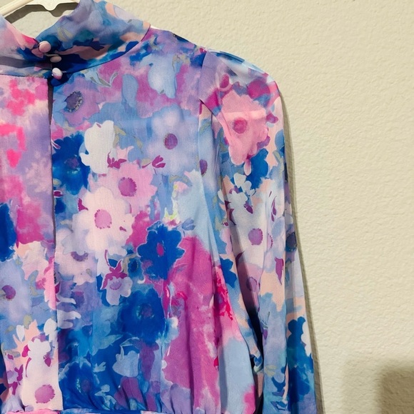 Floral V-Neck Chiffon Top - Picture 13 of 14